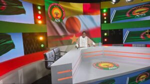 Plateau de Tafouk TV, télévision de l’AES, avec les drapeaux du Niger, du Mali et du Burkina Faso