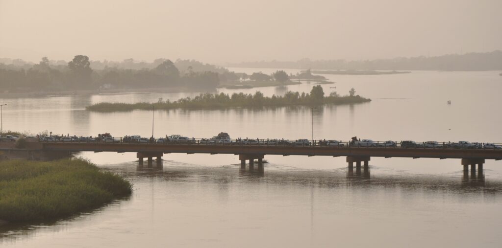 Vue du fleuve Niger et du pont Kennedy à Niamey
