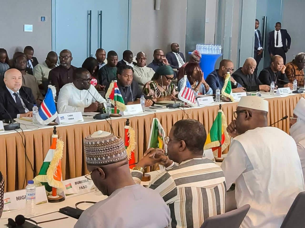 Participants en salle lors d’une rencontre relative au dialogue AES–CEDEAO